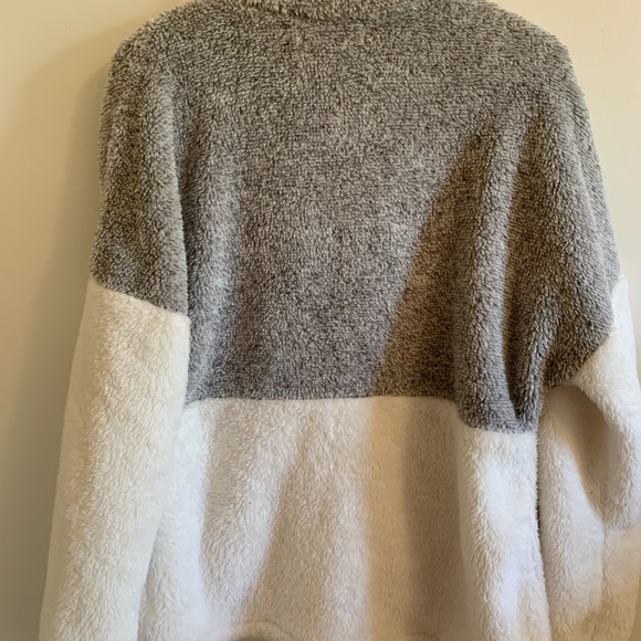 Fuzzy jacket - Picture 3 of 3